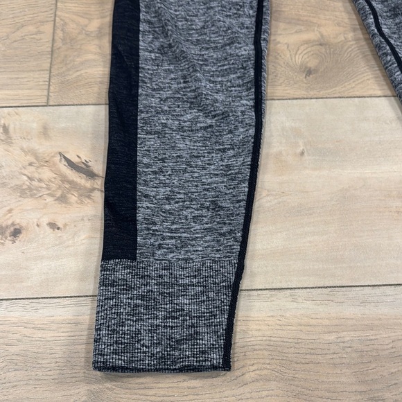 Victoria Secret Pink Women’s Compression Black and Gray Leggings - Picture 3 of 13